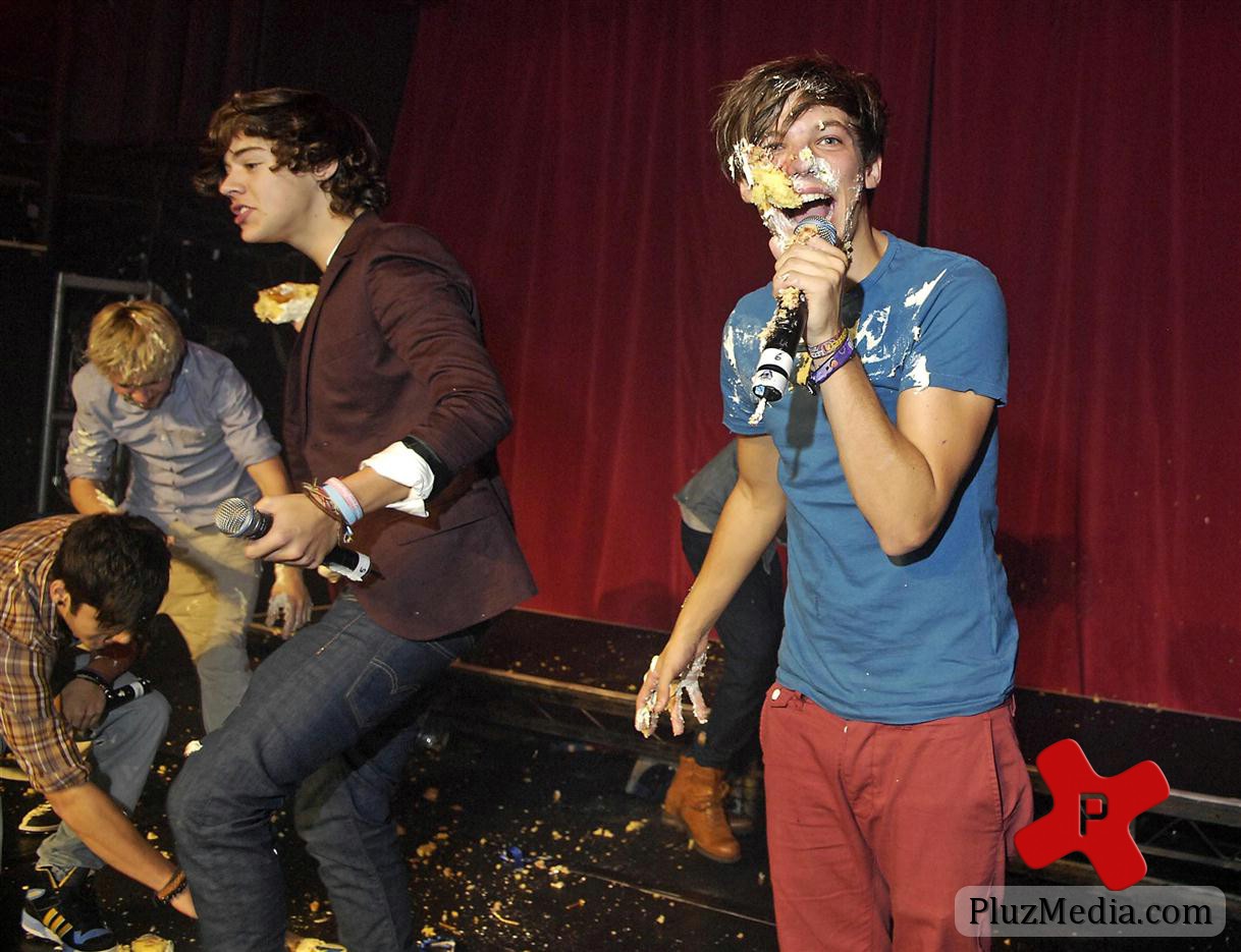 One Direction perform live at G-A-Y nightclub photos | Picture 80739